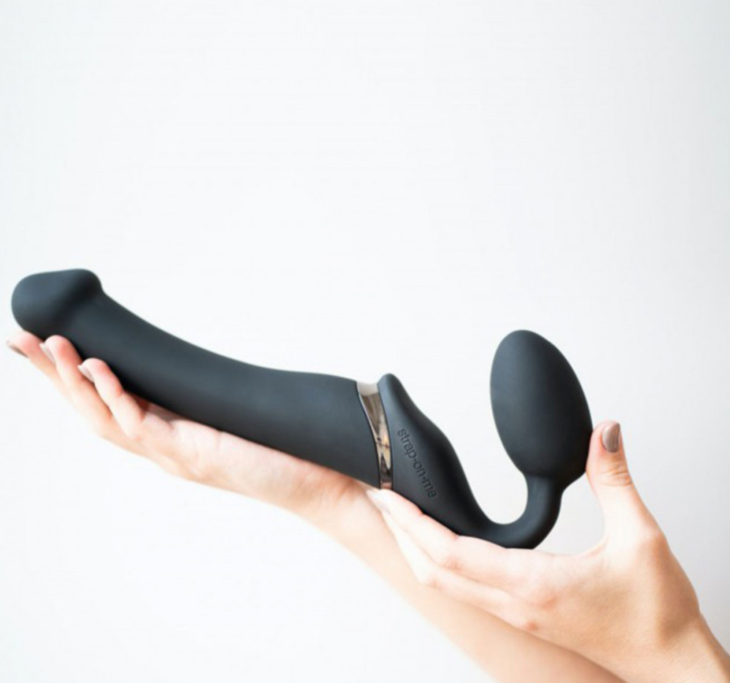 Vibrating Bendable Strapless Strap On Medium